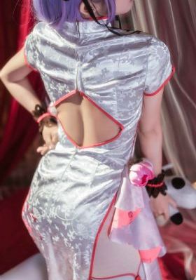 按摩的女大学生